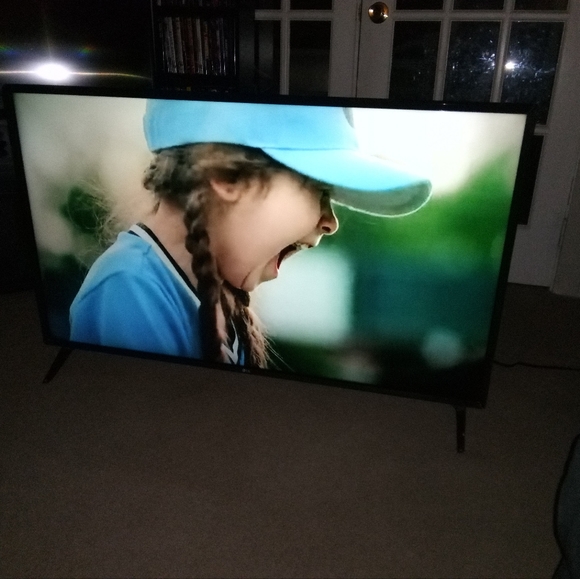 LG TV 50 inch - Picture 6 of 6